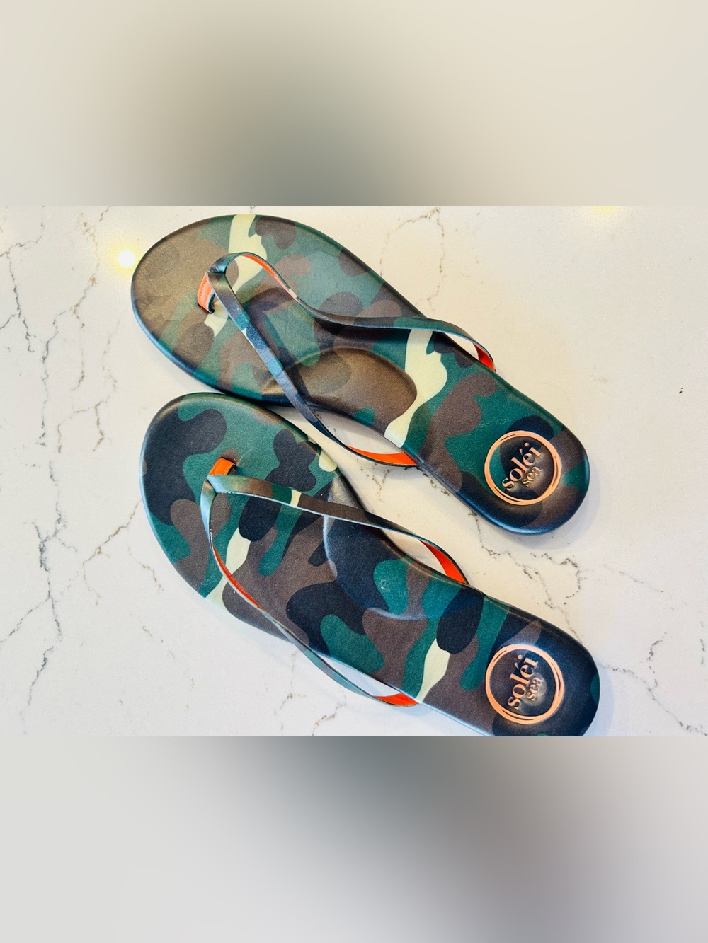 Solei Sea Indie camo flip flops